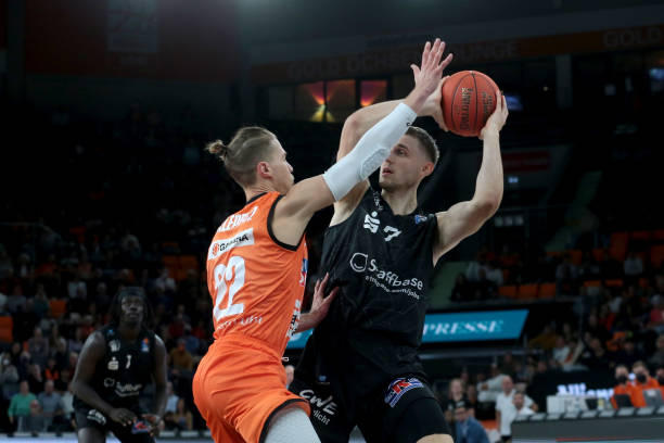 外加4助攻 外加4助攻